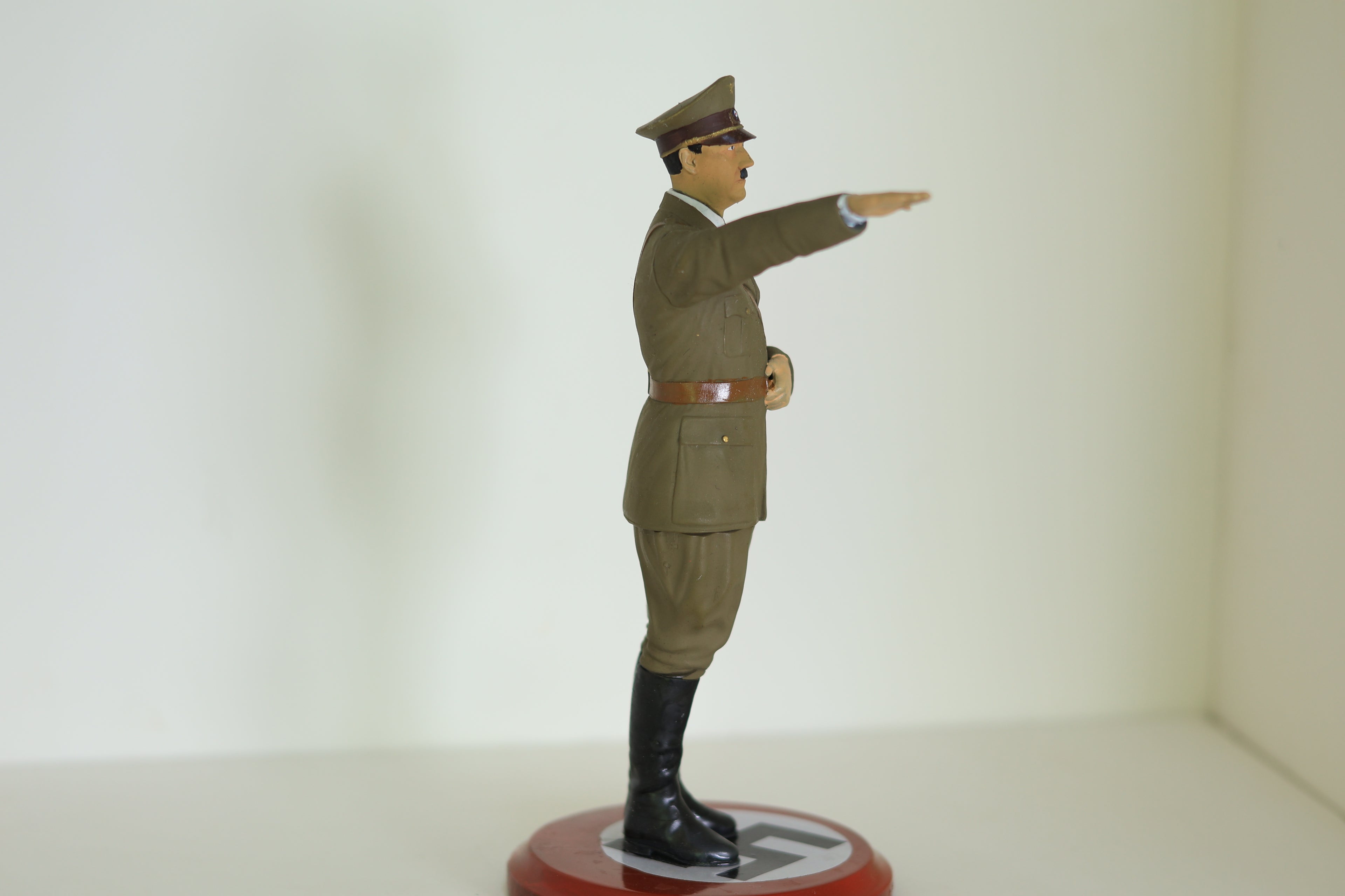 شخصية من الحرب العالمية الثانية قياس 1/10 أدولف
